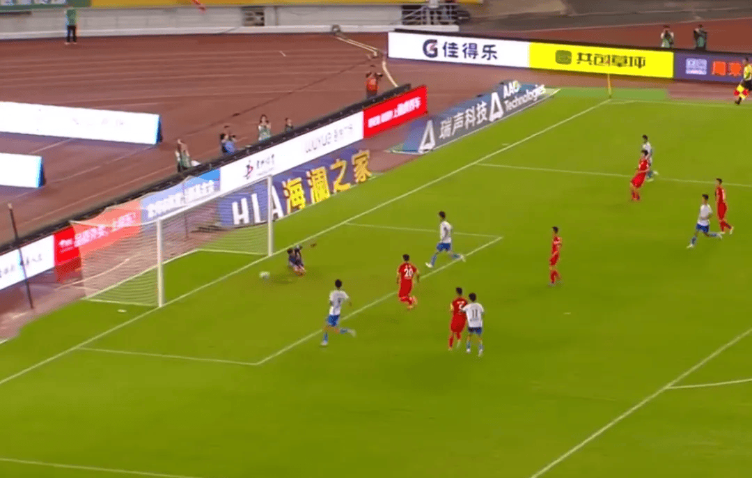 超级对决精彩上演,球员们在场上全力以赴的简单介绍 超级对决精彩上演,球员们在场上全力以赴的简单介绍