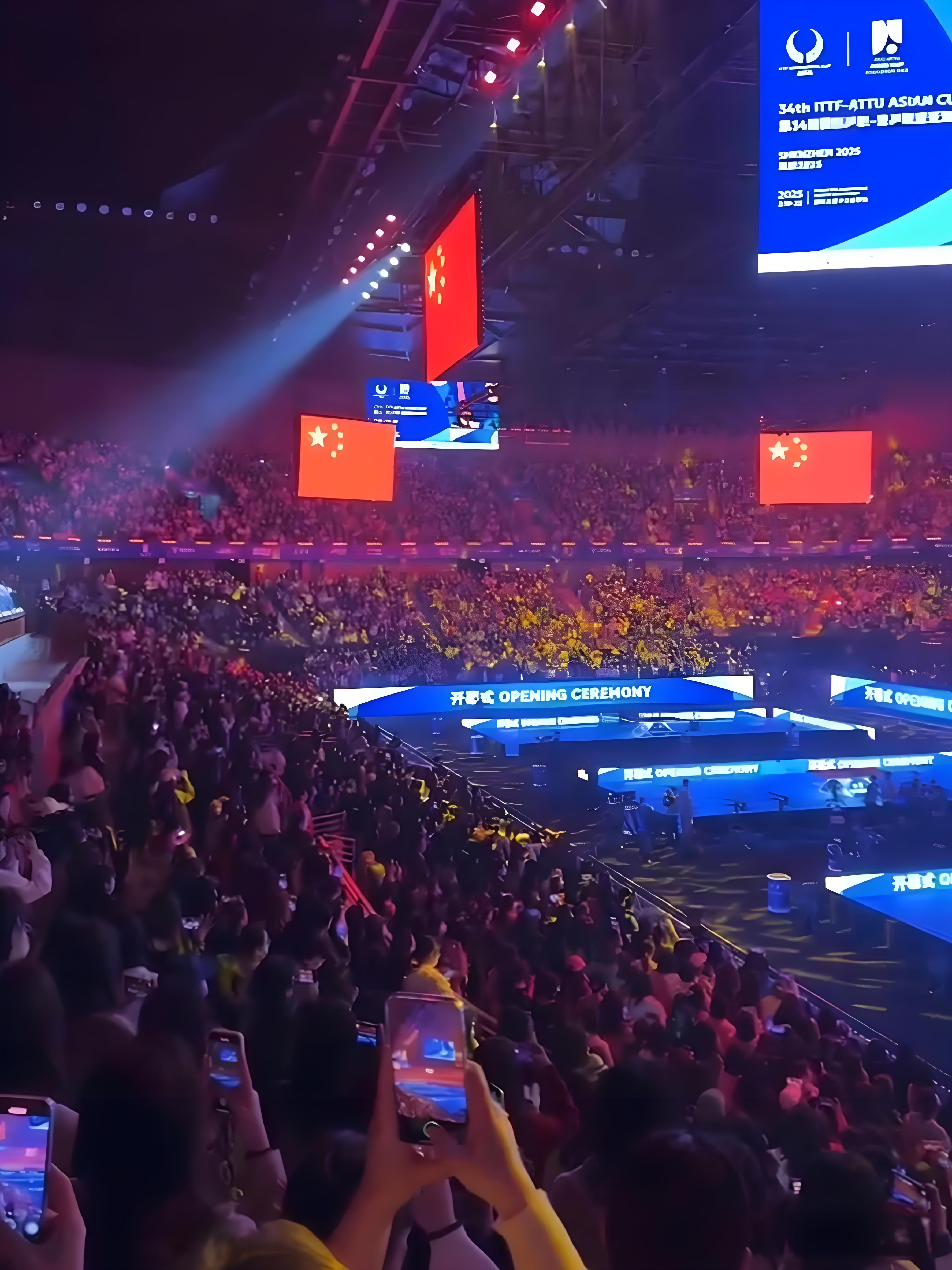 比赛打响,球员们的热血拼搏震撼全场观众 比赛打响,球员们的热血拼搏震撼全场观众