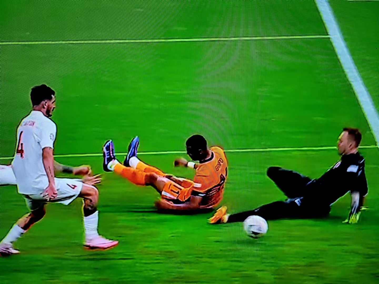 世界足球对决中的技术博弈和团队合作 世界足球对决中的技术博弈和团队合作