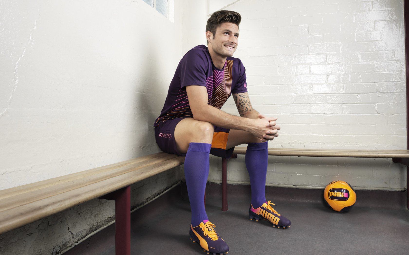 奥亚尔萨瓦尔一锤定音，哥伦比亚淘汰曼联，南美足球的战术觉醒